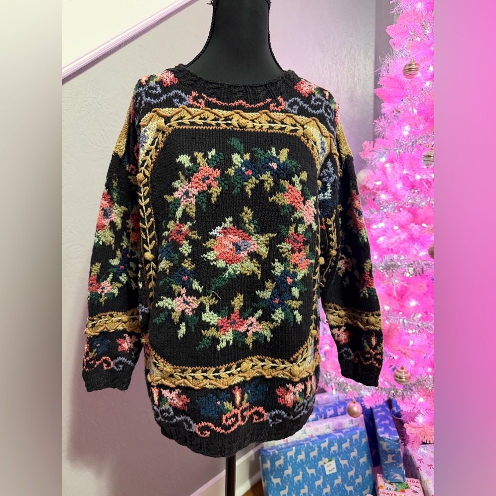 Black Floral Crewneck Sweater - Women - Picture 2 of 5